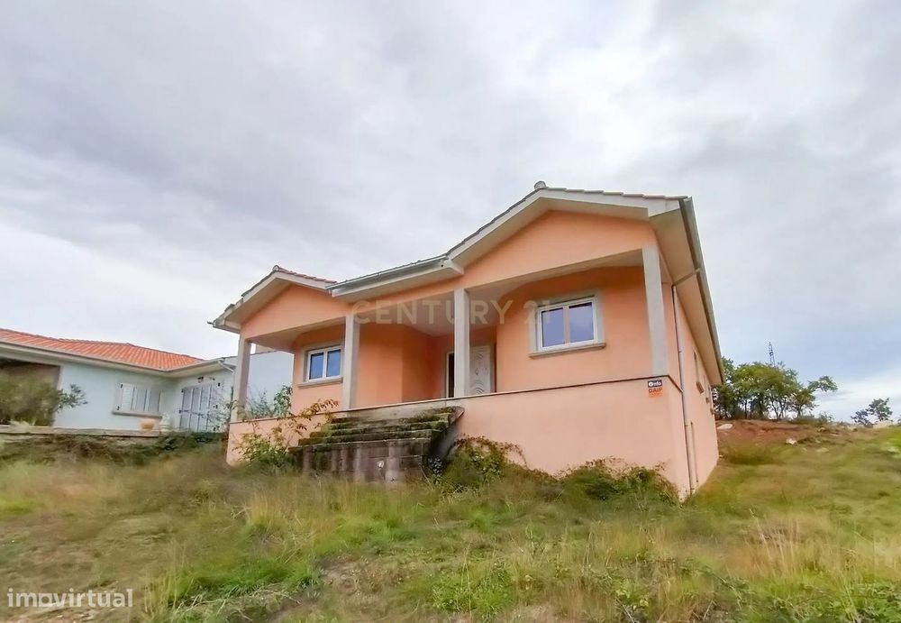 Ampla moradia em construção