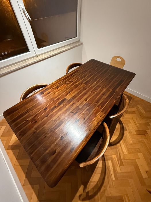 Mesa de Jantar em Madeira Maciça – Excelente Estado (sem cadeiras)