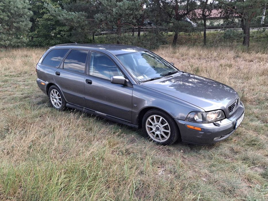 Volvo V40 benzyna diesel, oplaty 6/26 transport, klima , hak