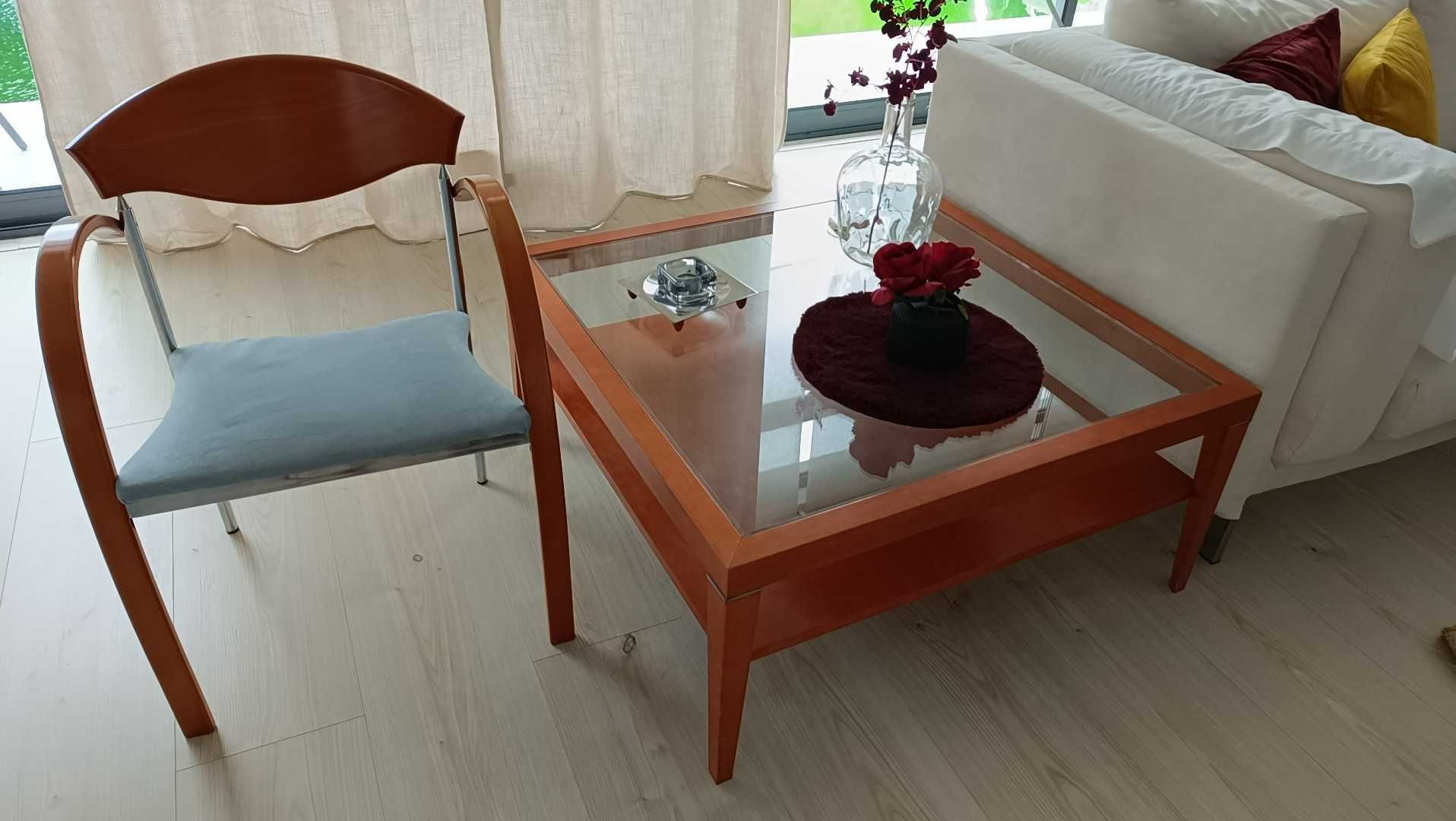 Mesa de centro com tampo de vidro