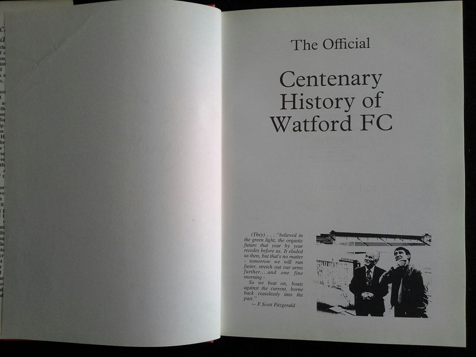 Livro do Centenário do Watford (Inglaterra) ilustrado