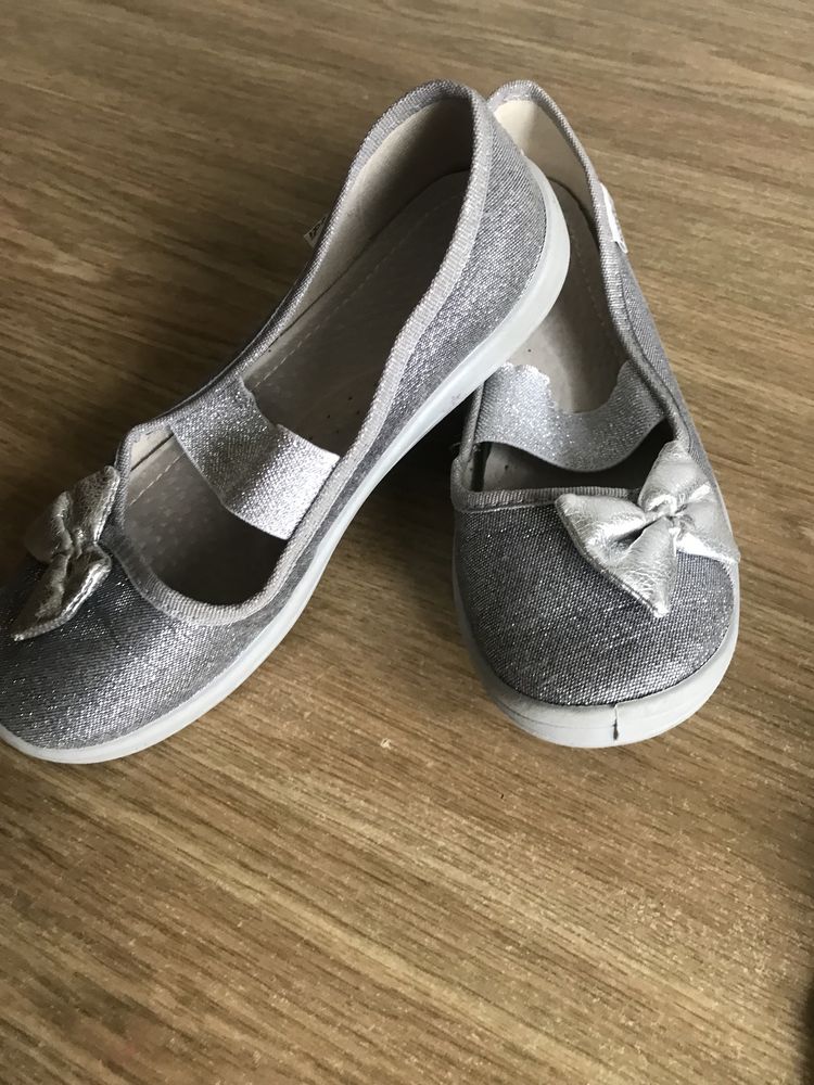 Взуття  для дівчинки