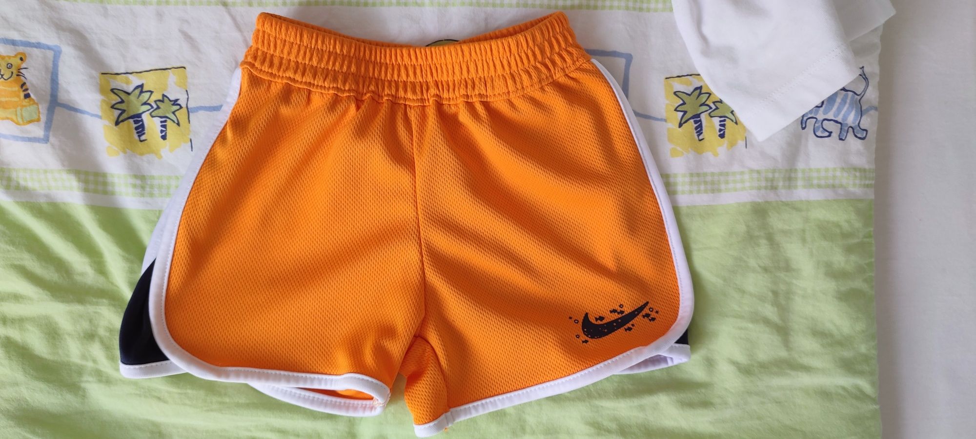 Летний костюм NIKE р74-80 в отличном состоянии