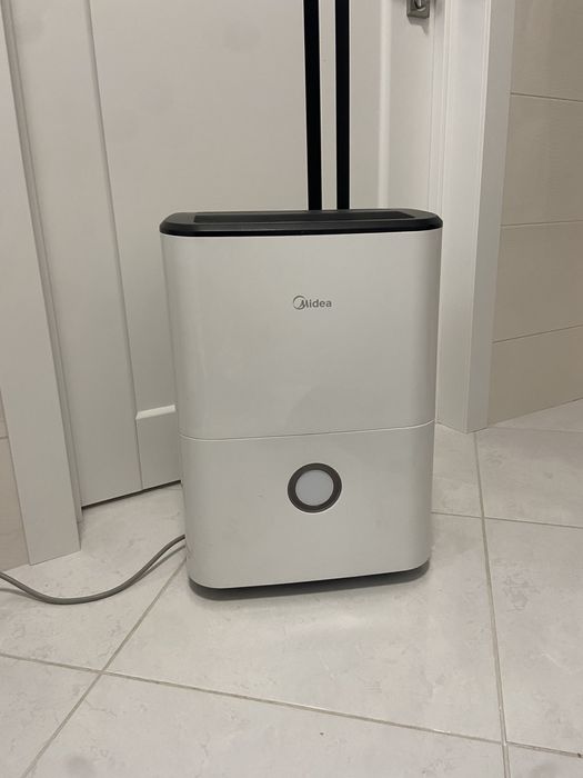 Осушувач повітря  мідеа  20 літрів