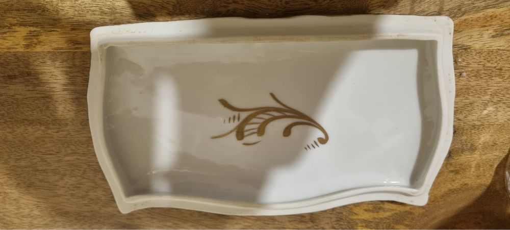 Caixa guarda jóias porcela Artibu, marcada na base