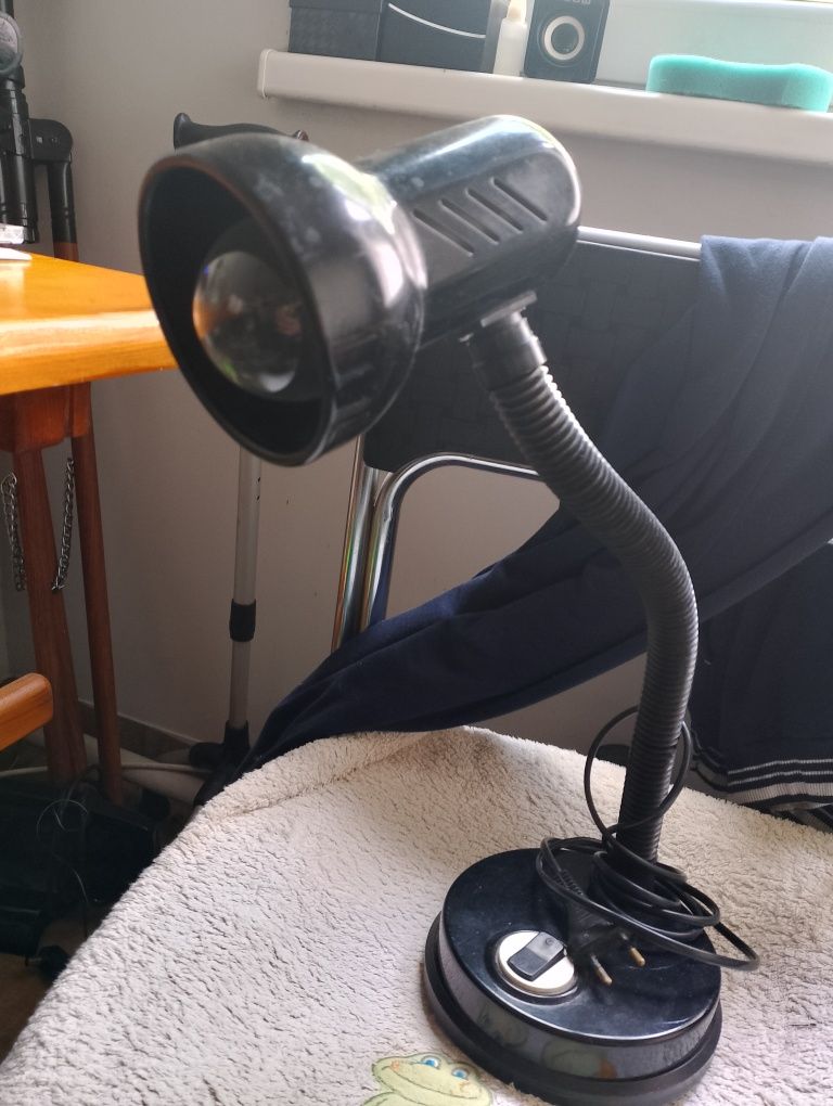 Lampka nocna nóżka gięta