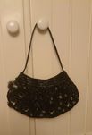 Bolsa vintage preta com missangas