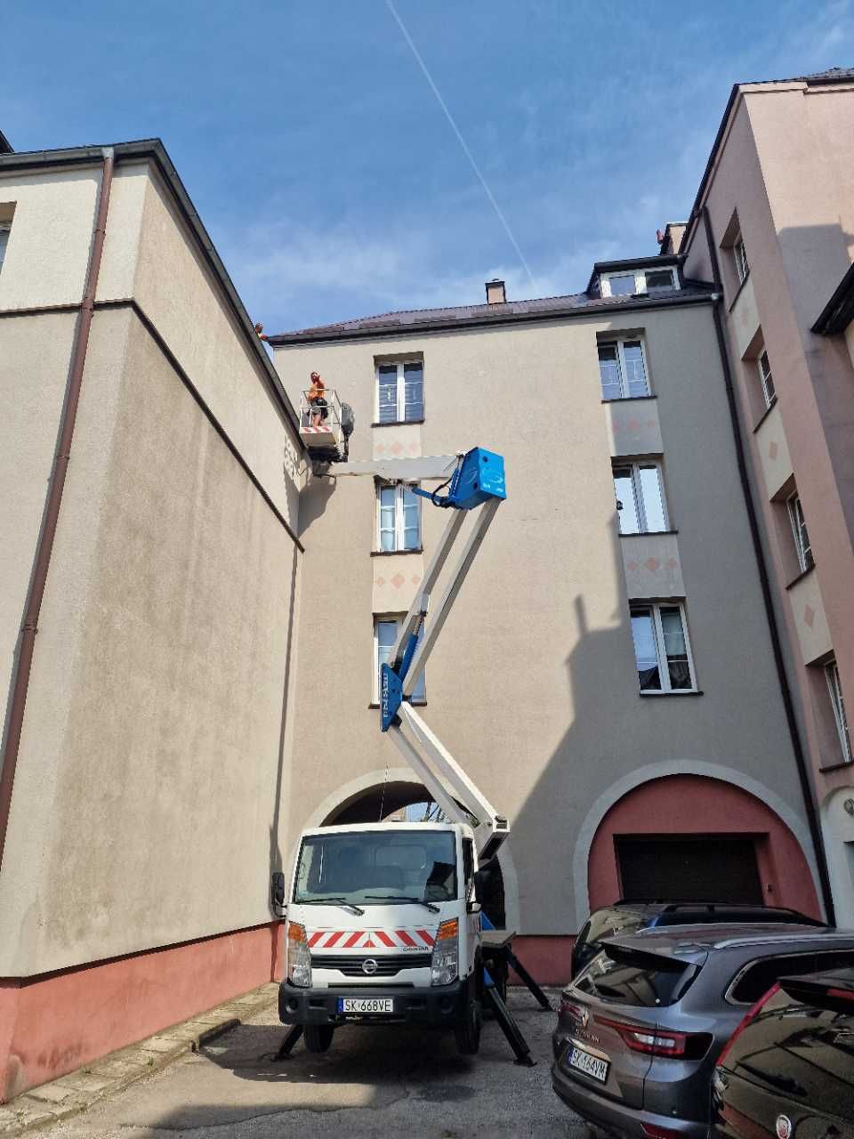 Podnośnik koszowy Nissan Cabstar 21m