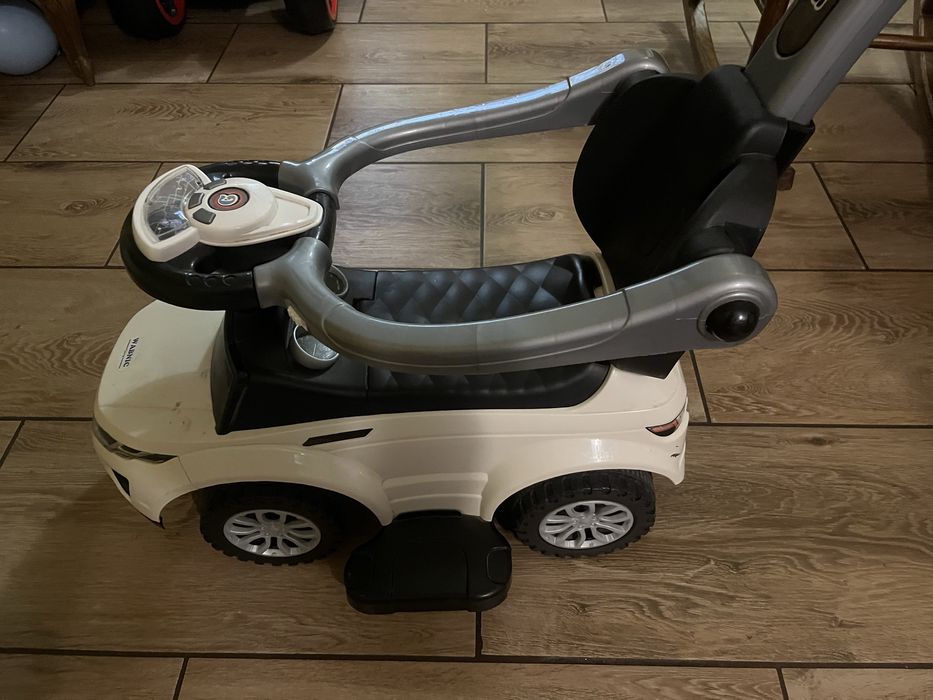 Autko chodzik biale z dzwiekami