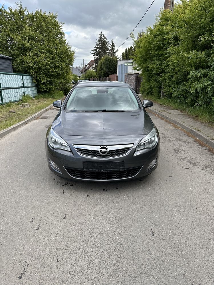 Opel Astra J 1.6benzyna 2010