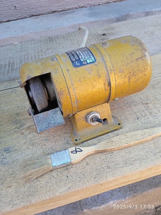 Електронаждачок 220 в