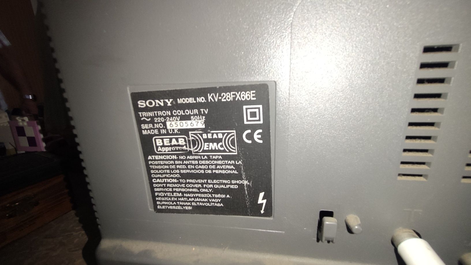 TV Sony KV-28FX66E