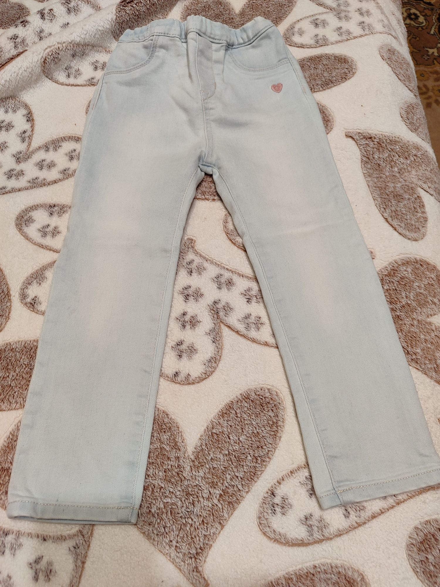 Джинсы H&M 104 см 3-4 г на девочку