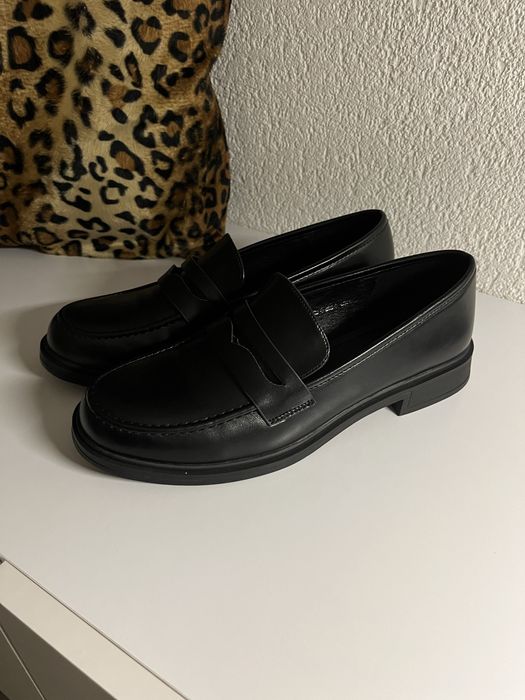 Новенькі лофери шкіра на розмір 39 (широка ніжка)