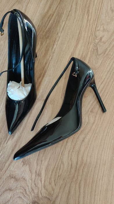 Czarne lakierowane szpilki ZARA rozm. 40