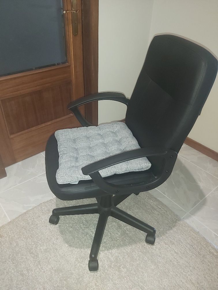 Cadeira escritório nova
