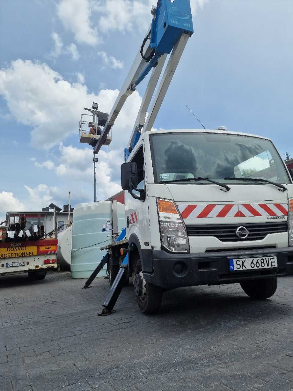 Podnośnik koszowy Nissan Cabstar 21m