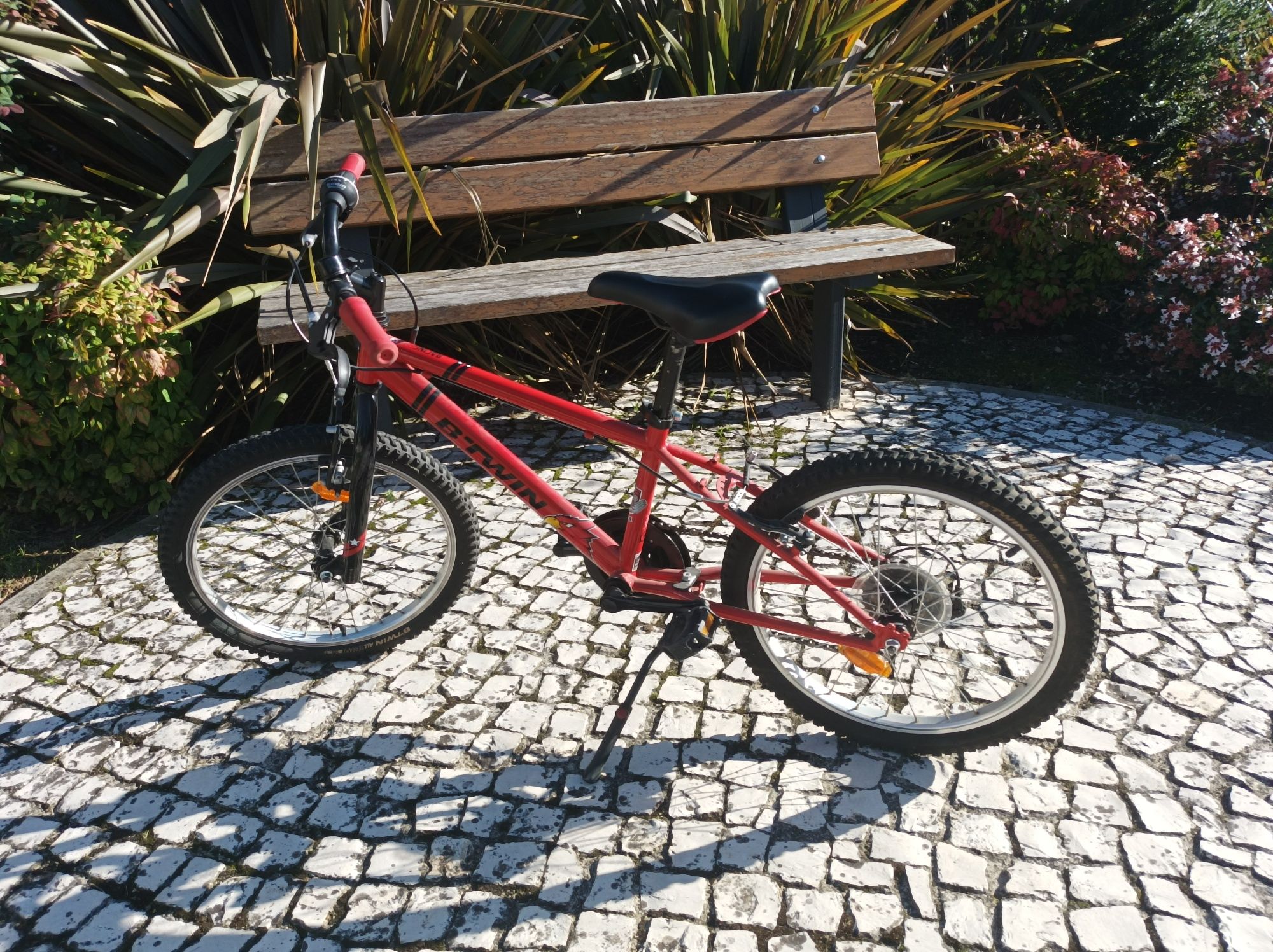 Bicicleta BTT criança 6-9 anos com descanso e protetores