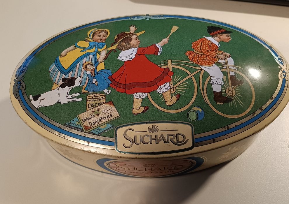 Caixa de chocolates inglesa em metal