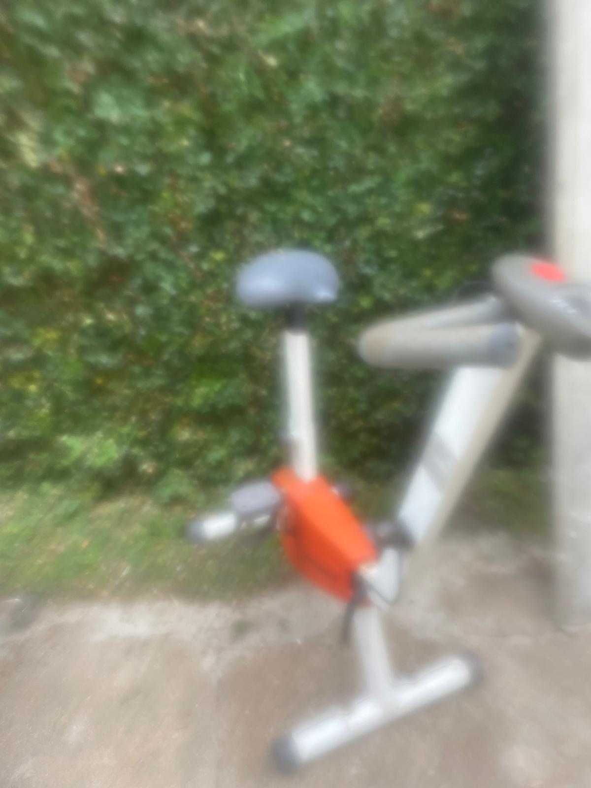 bicicleta fixa, com  mostrador