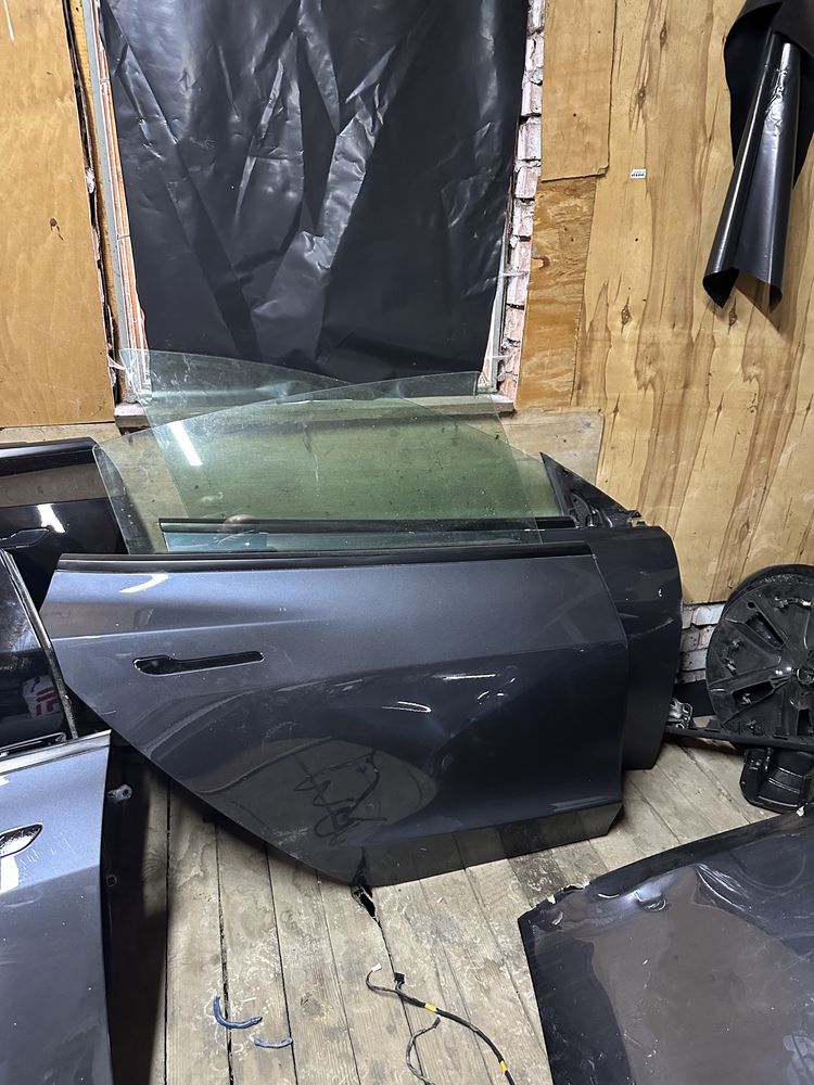 Двері Tesla 3 шрот