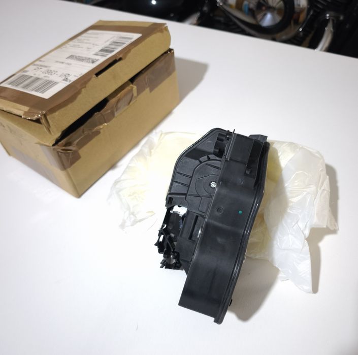 Fechadura para BMW f30/31 ( porta trás direita)