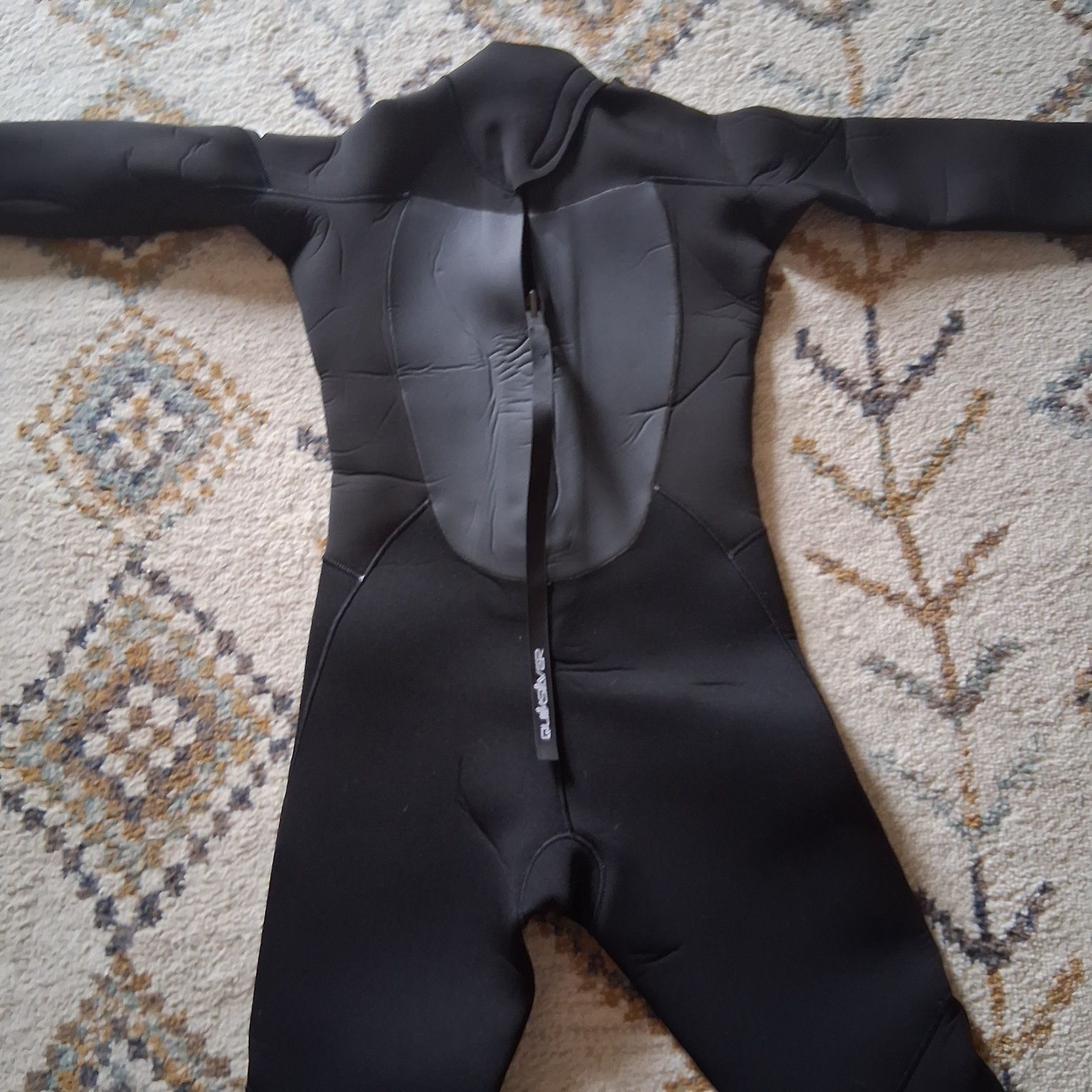 Quiksilver wet suit tamanho- S 14B 4/3 mm