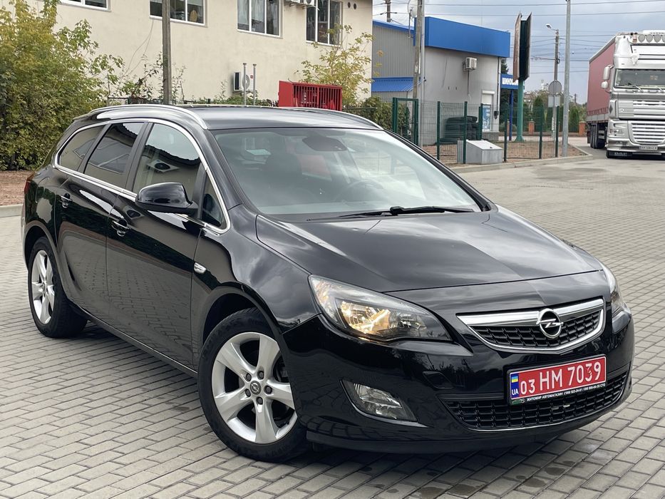 Продам Opel Astra J 2012р. 1.6 бензин Свіжопригнана