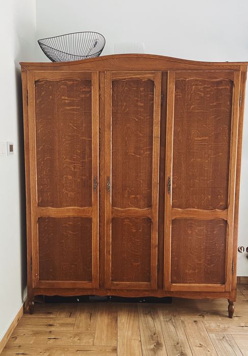 Piękna stylowa duża szafa, klimacik