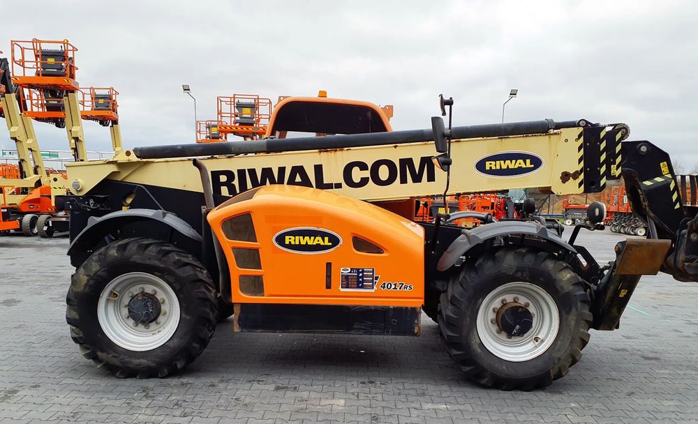 JLG 4017RS  Ładowarka teleskopowa prosta JLG 4017RS