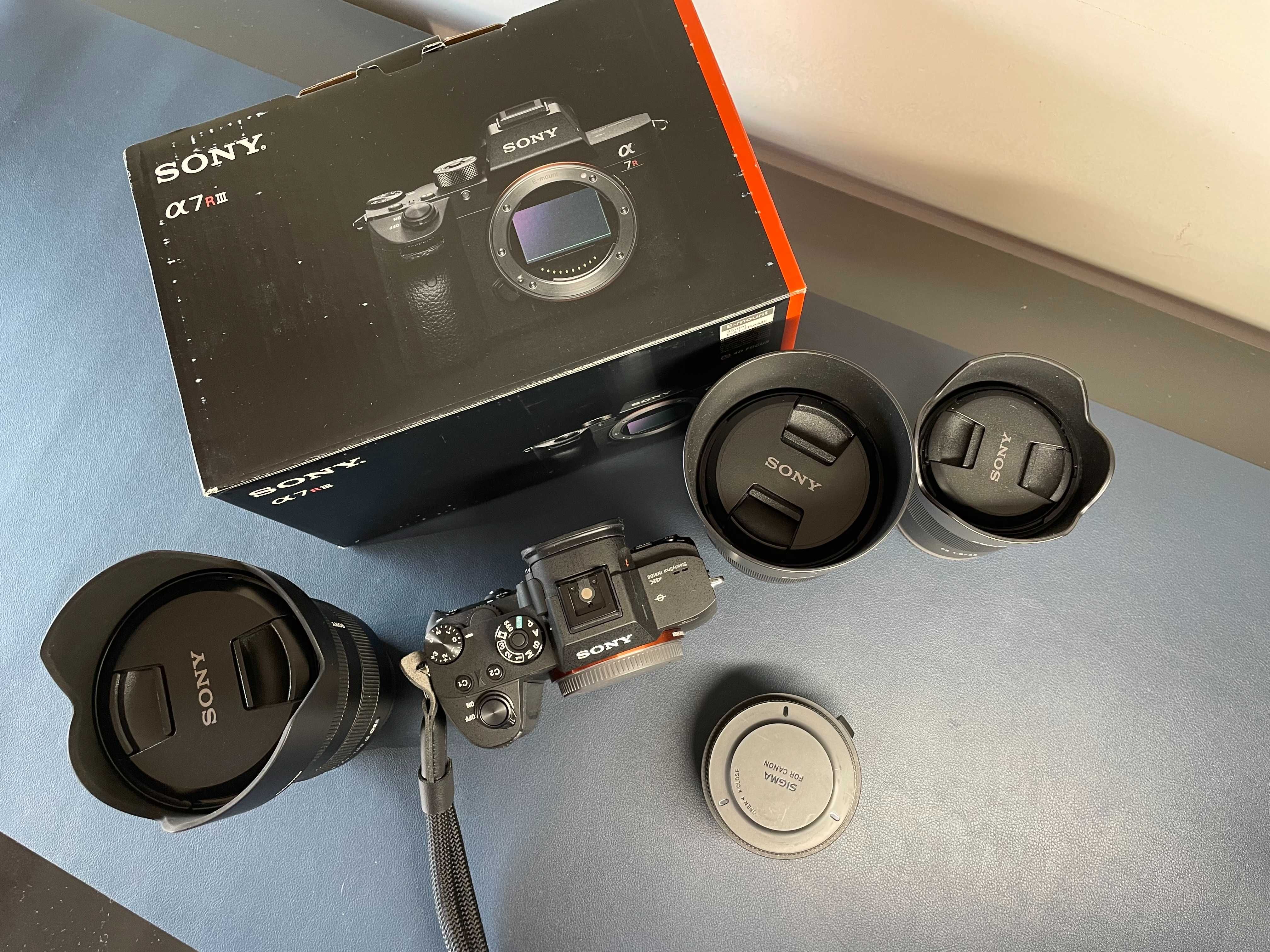 Sony A7R III com várias objetivas