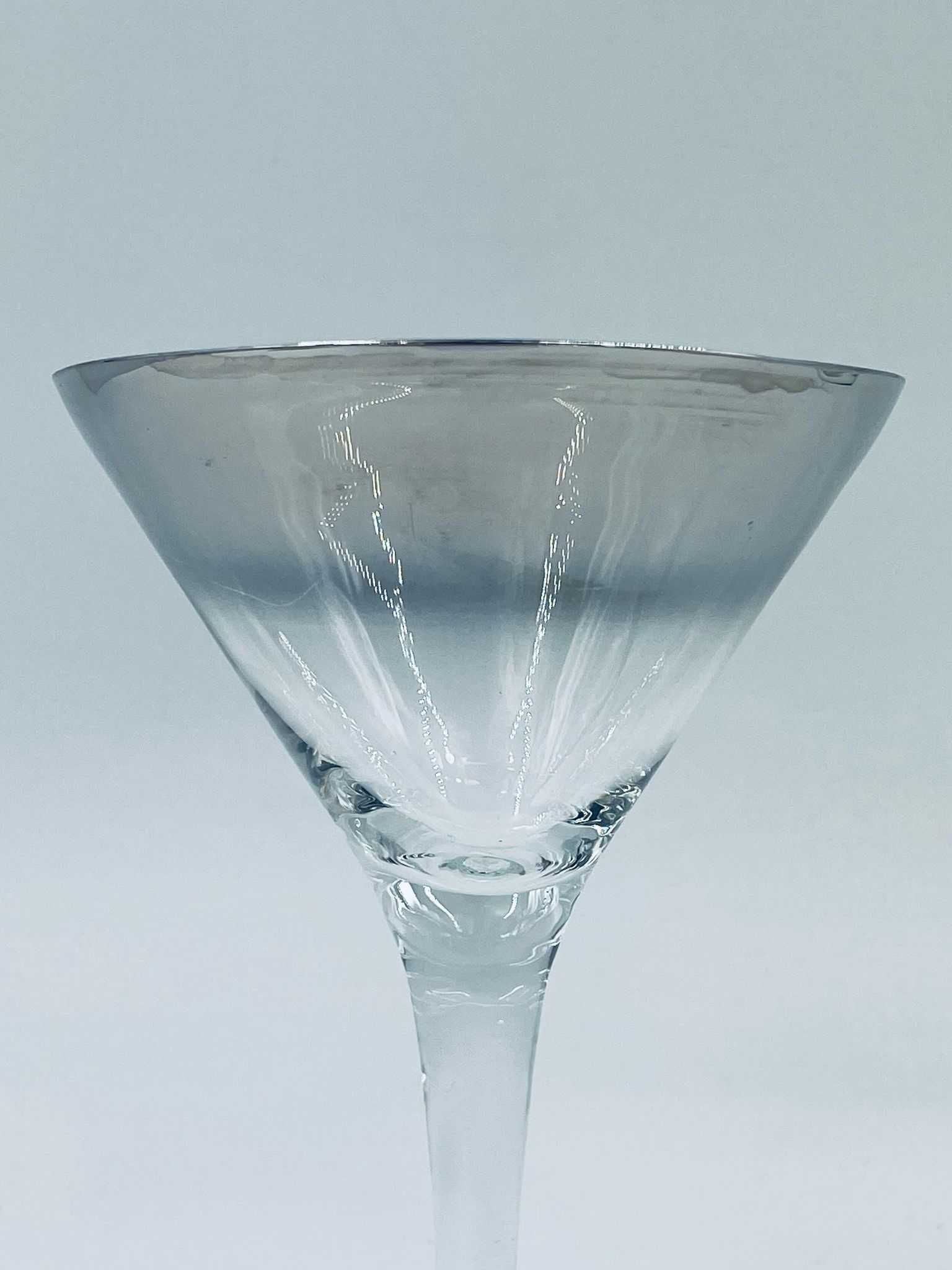 Kieliszek do Martini z srebrzonym dymionym rantem