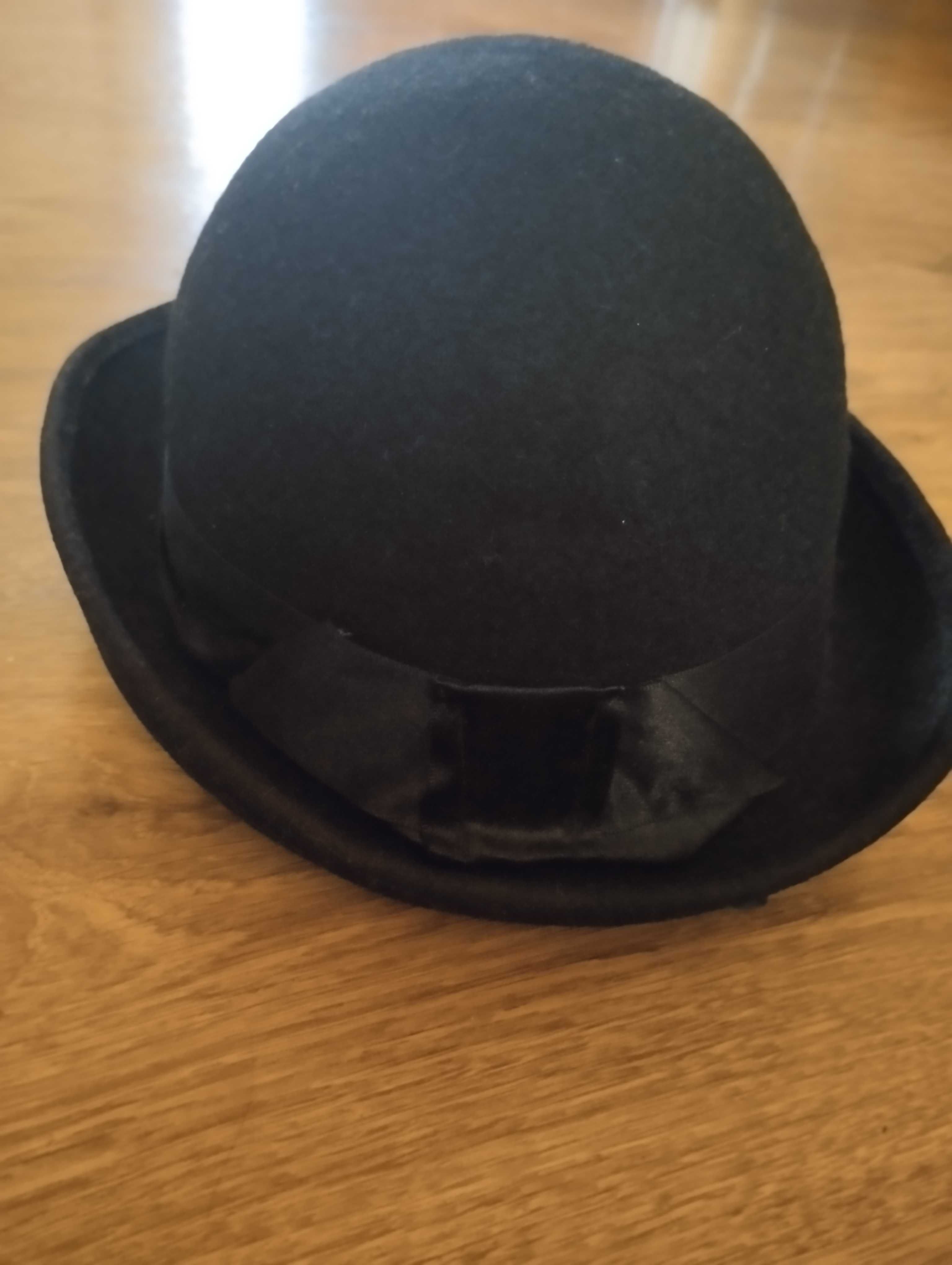 Damski kapelusz czarny