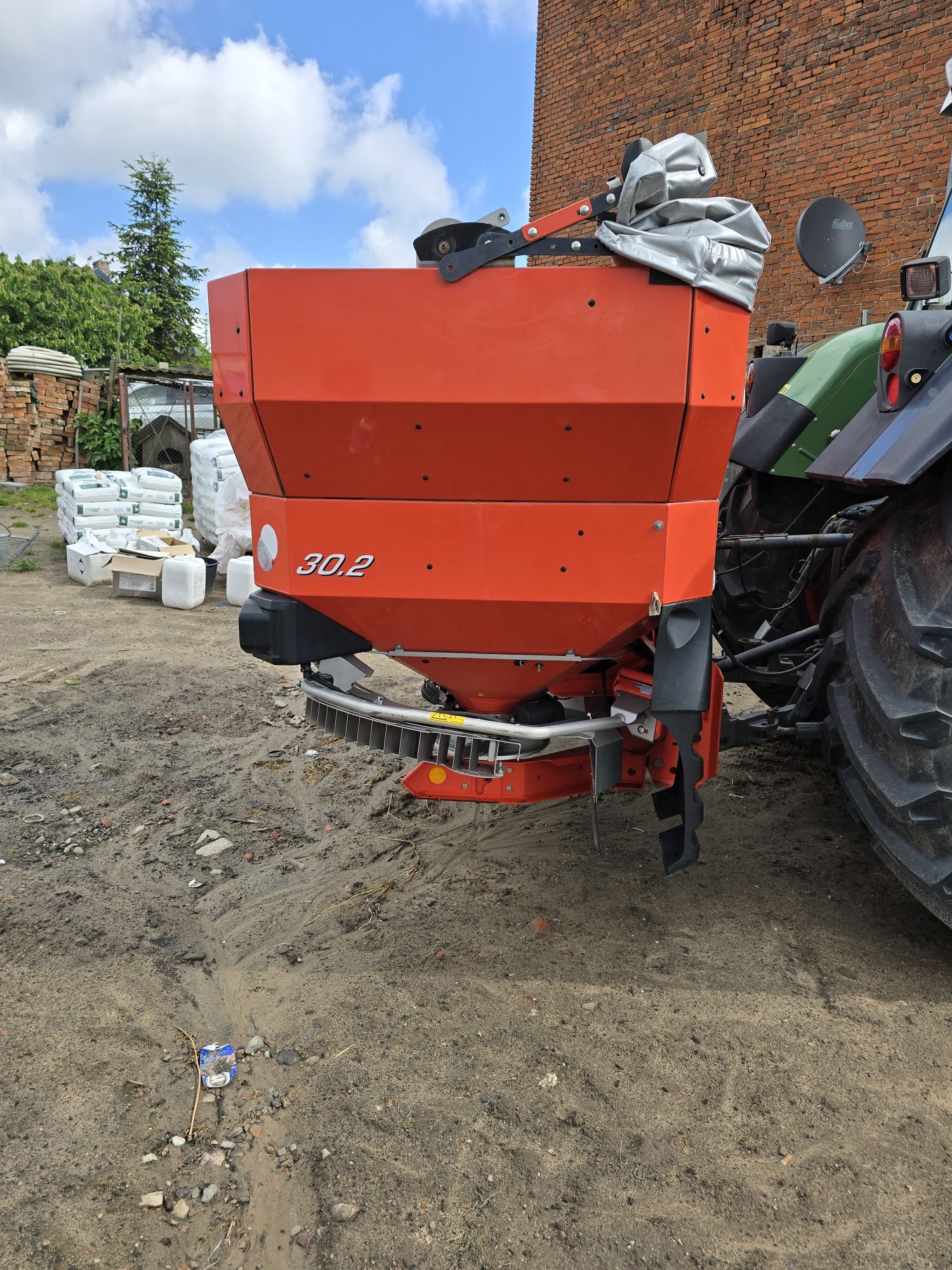 Rozsiewacz nawozów Rauch Axis-M 30.2 EMC+W Vari Spread Dinamic ISOBUS