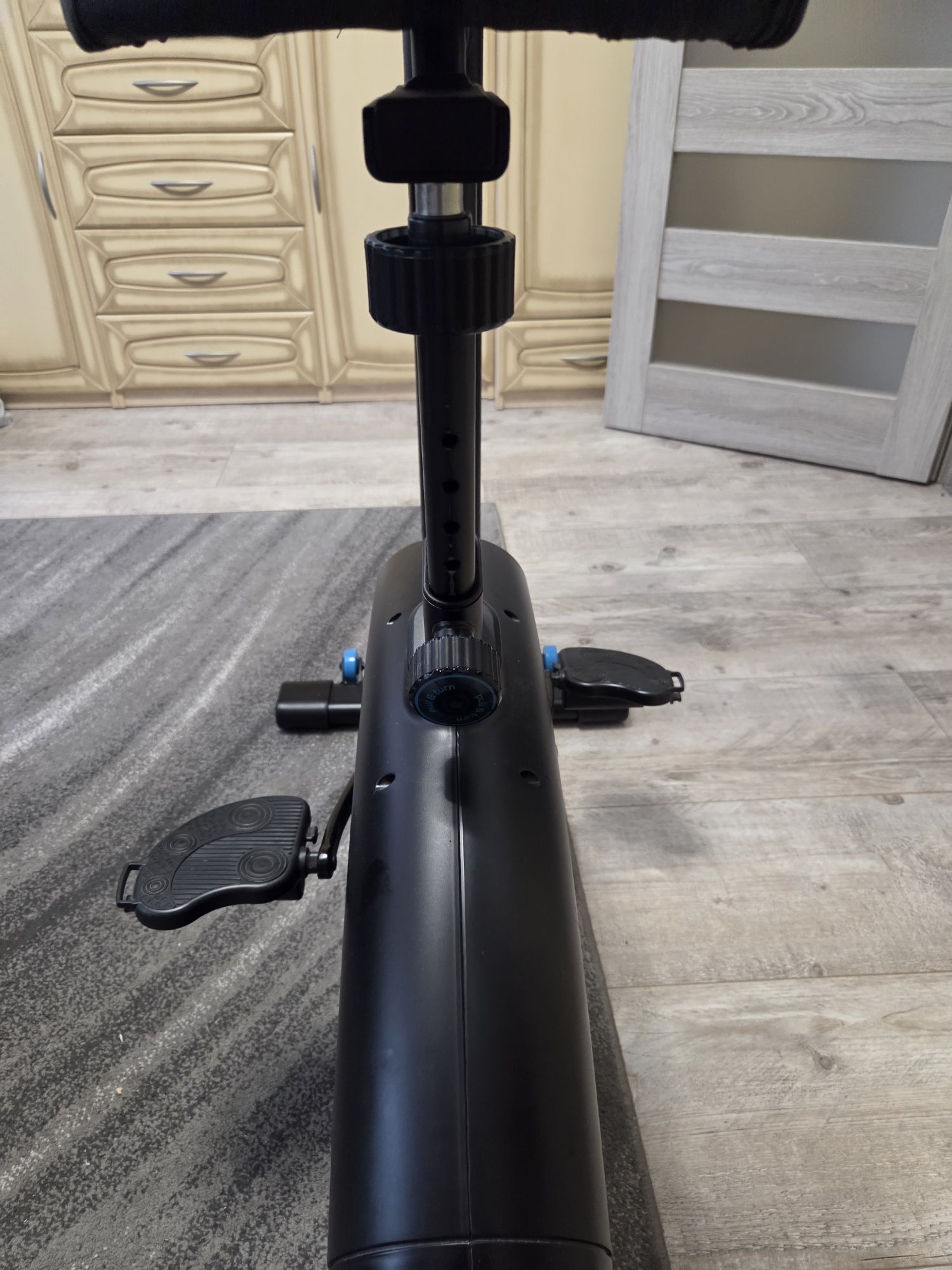 Rower stacjonarny Domyos EB900 B samozasilający
