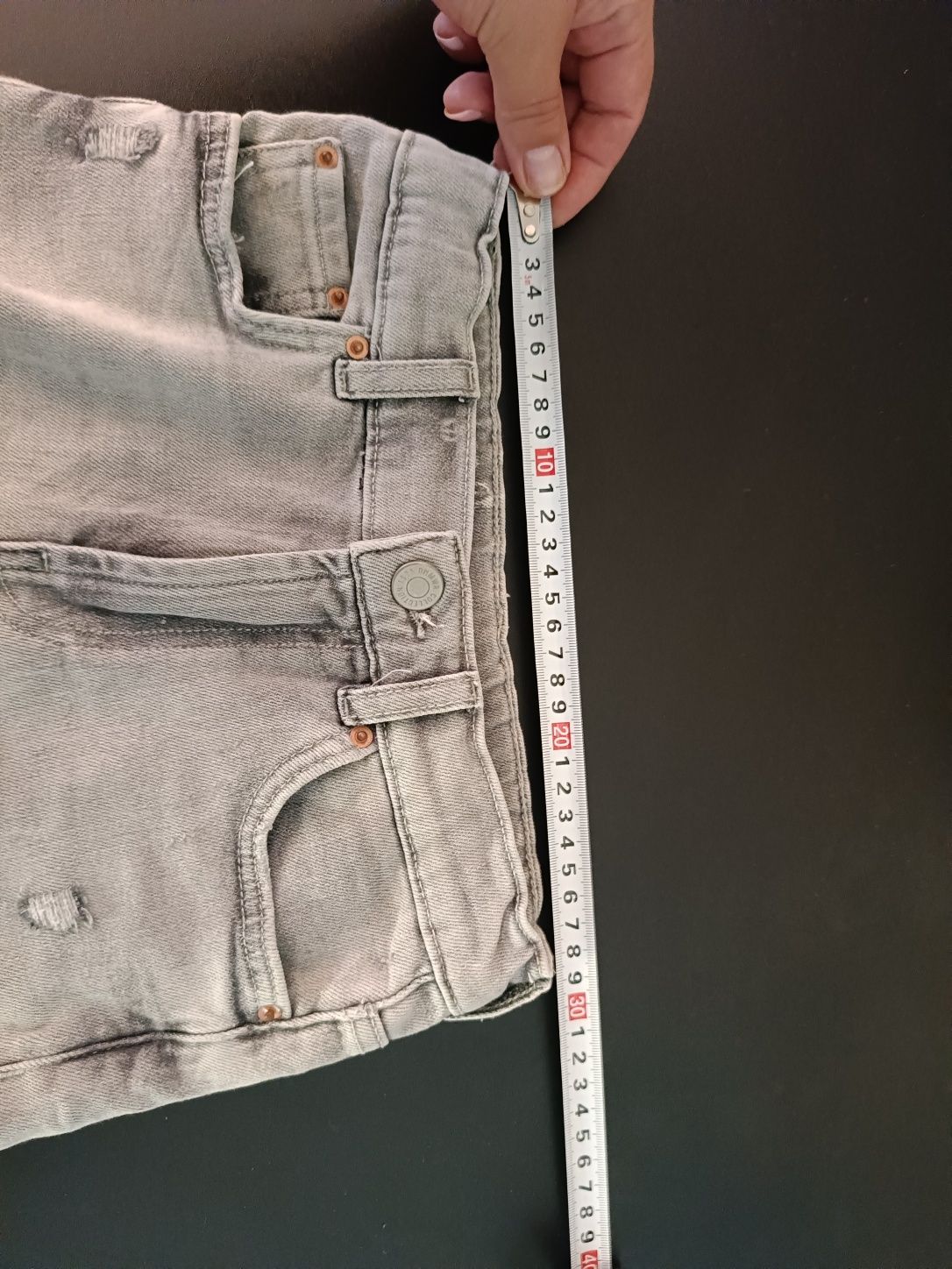 Spodenki z przetarciami Zara 134