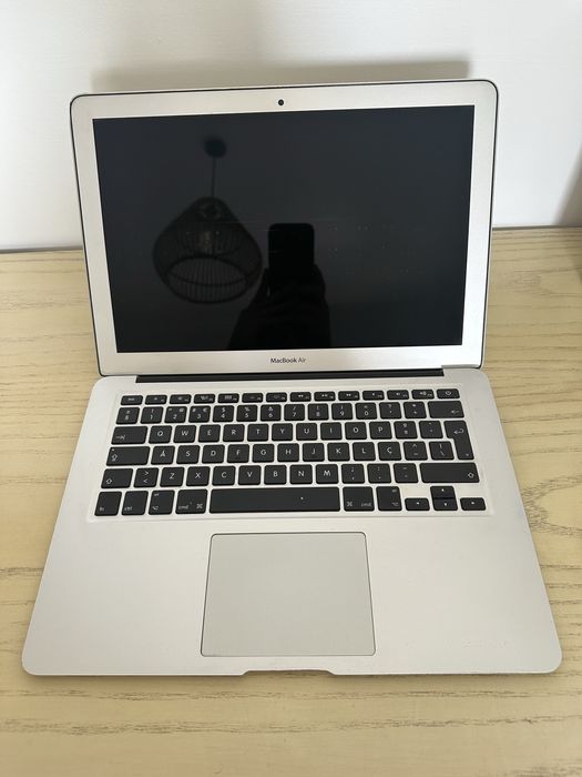 Macbook Air 2015 a funcionar (13”, disco 128 Gb e 4 Gb RAM)