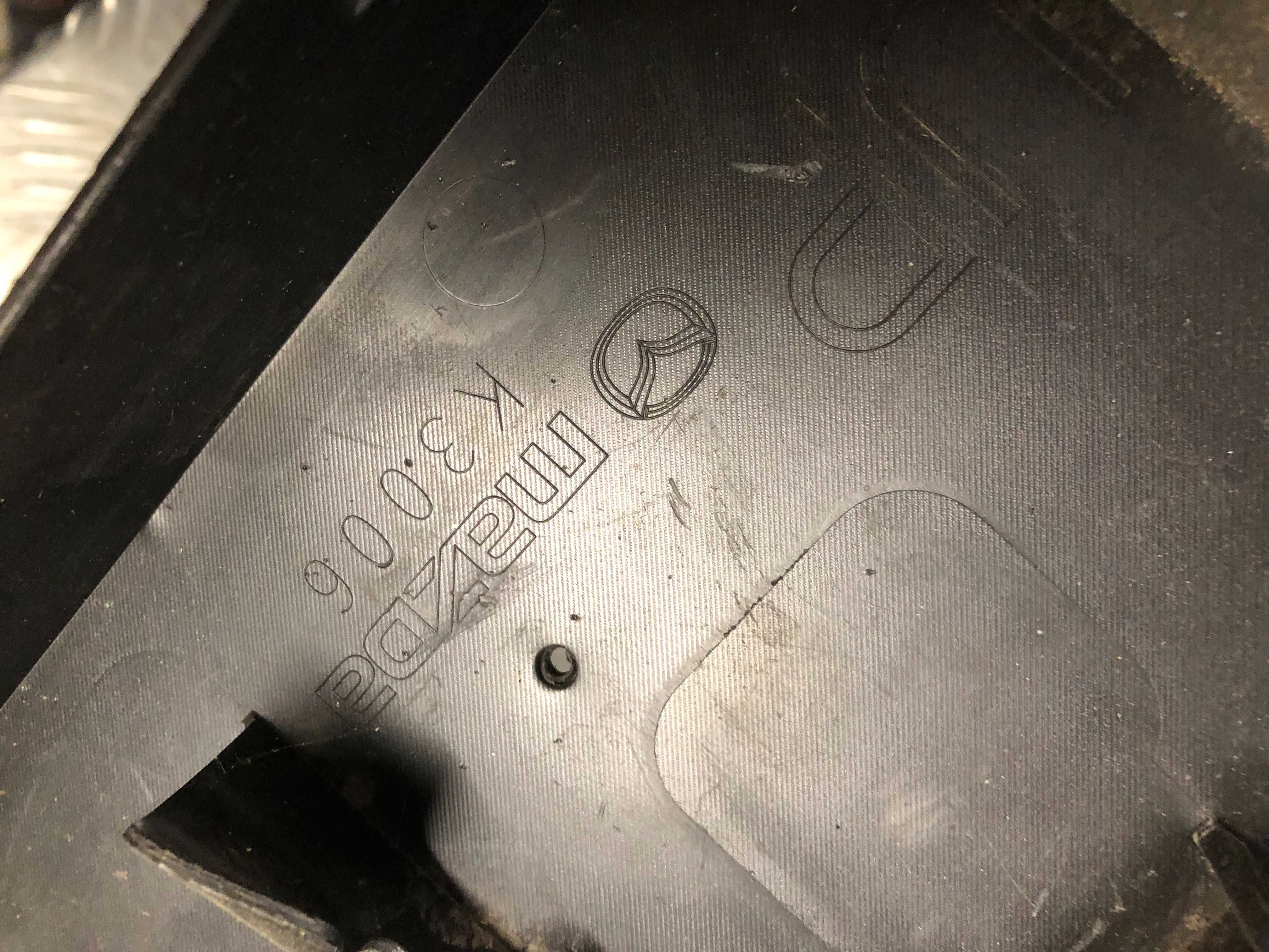 Ramka podkładka pod tablicę rejestracyjną Mazda 2 Lift 10-13r