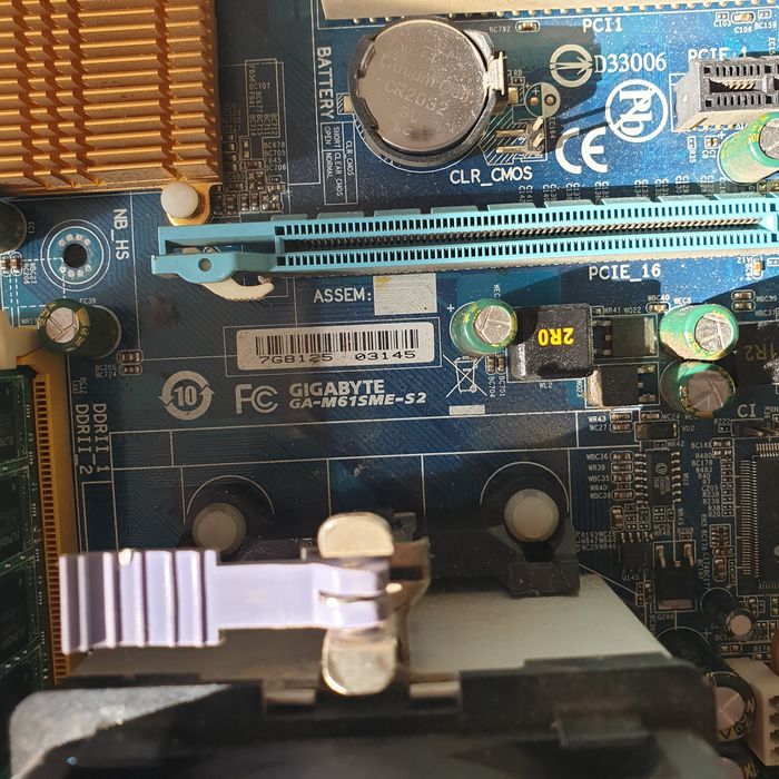 Gigabyte GA-m61sme-s2/ram/procesor