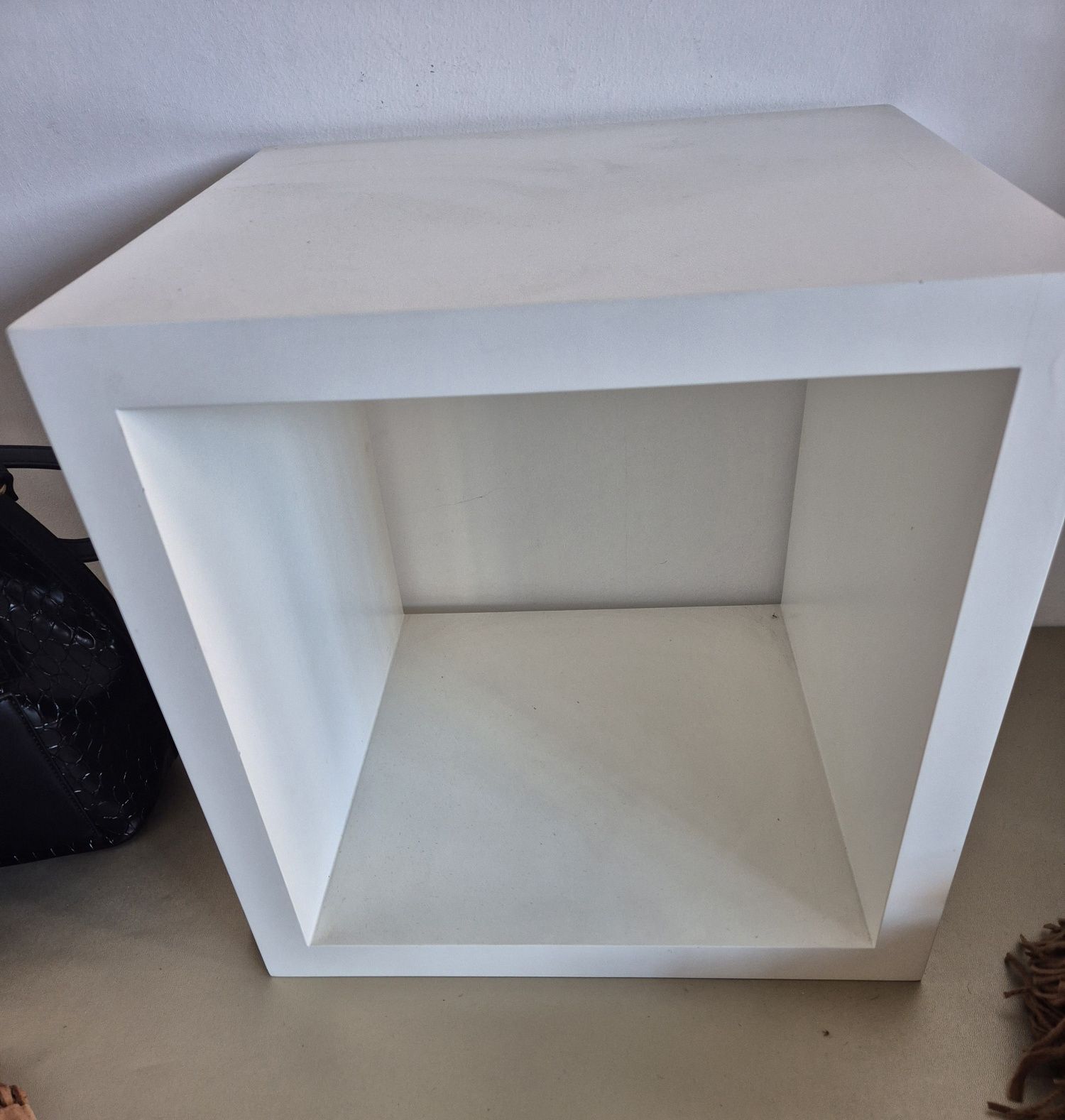 Cubos lacados para decoração de lojas