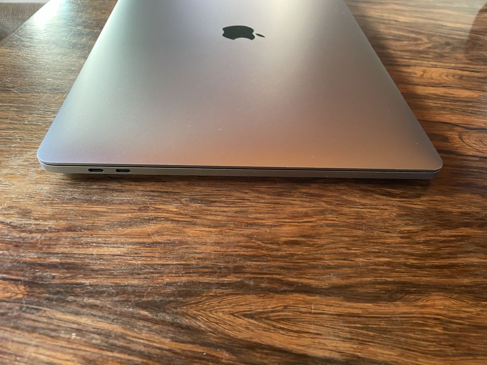 Macbook Pro 15 i9