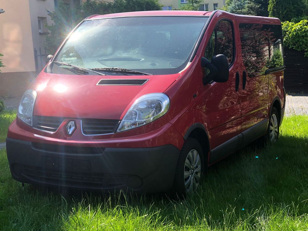 Wynajem Busa 9 osobowy RENAULT TRAFIC 2’o