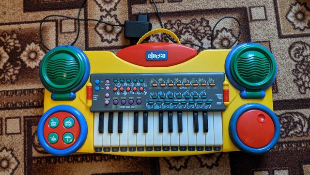 Продам детский синтезатор Chicco
