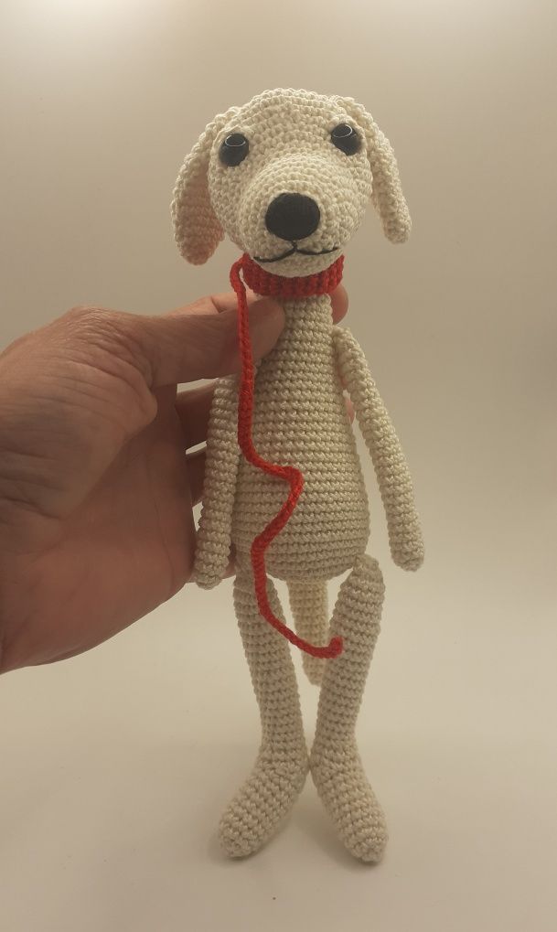 Cão labrador golden retrivier em crochet