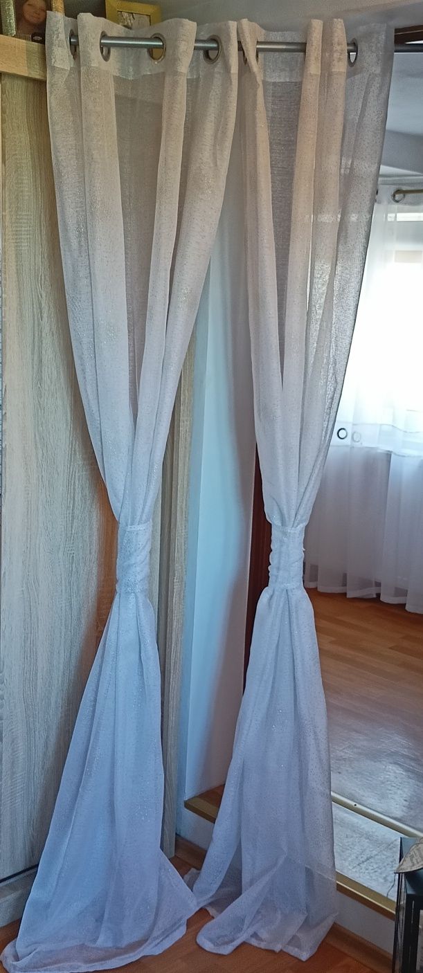 Sprzedam białe firany na przelotce