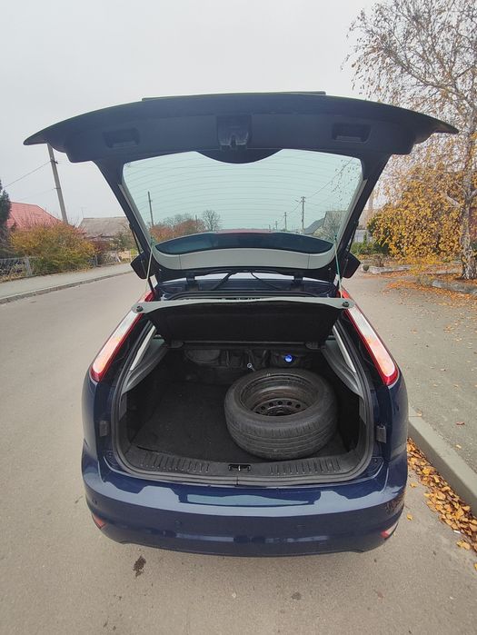 Продам автомобіль Форд фокус в ідеальному стані.