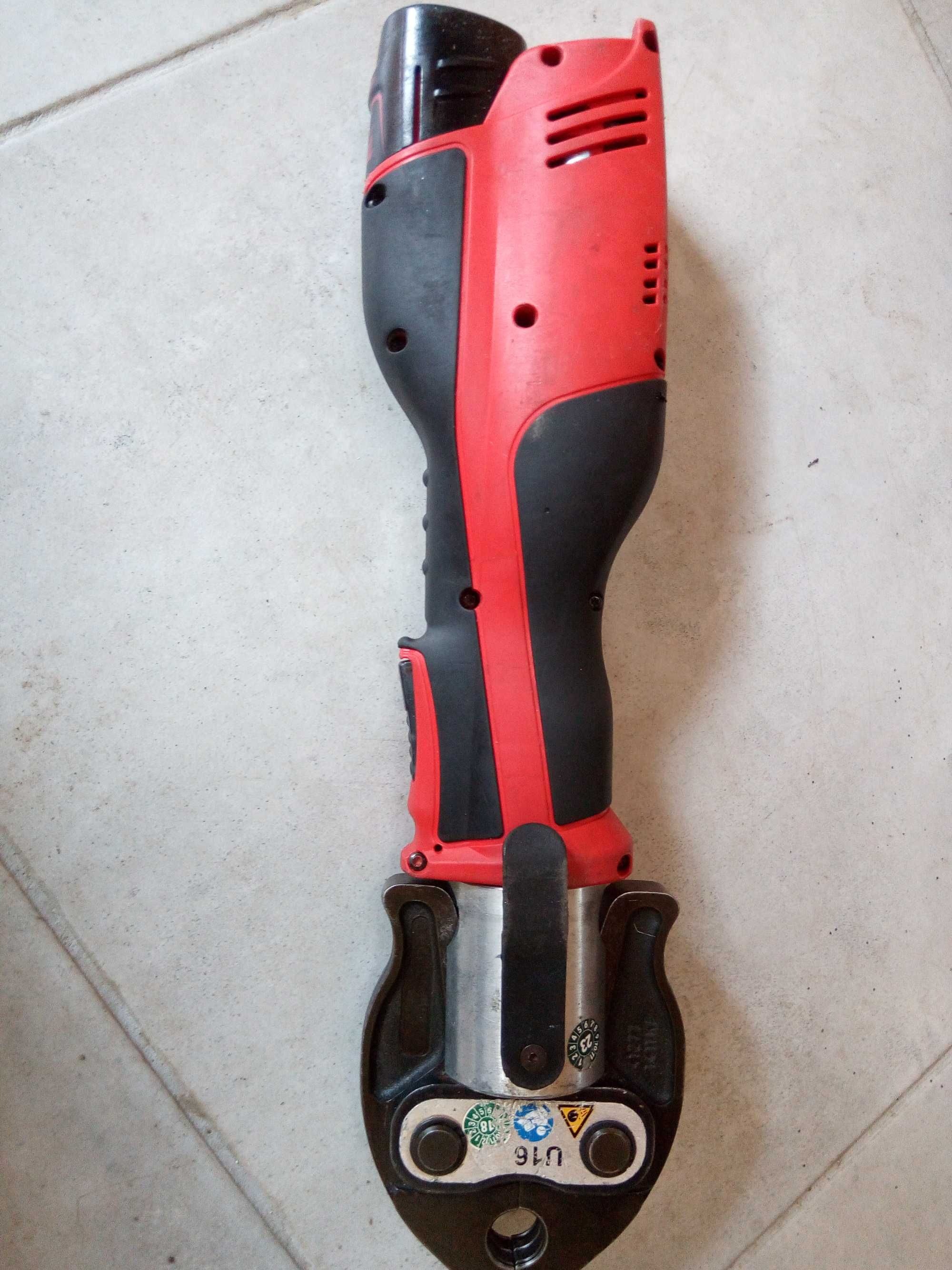 Zaciskarka do rur Milwaukee M12 HPT