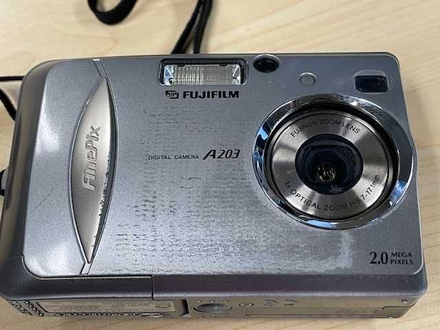 Fujifilm Finepix A203 2.0-MP