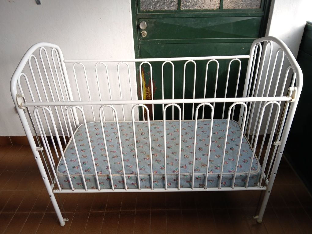 BERÇO NEGOCIÁVEL em aço lacado