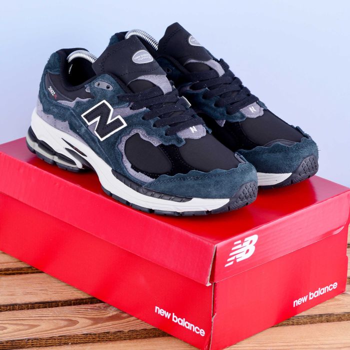 (2007) Чоловічі Кросівки New Balance 2002R сірі з білою підошвою